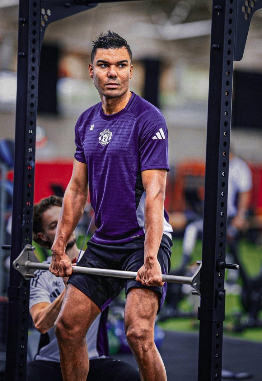 Casemiro tập luyện
